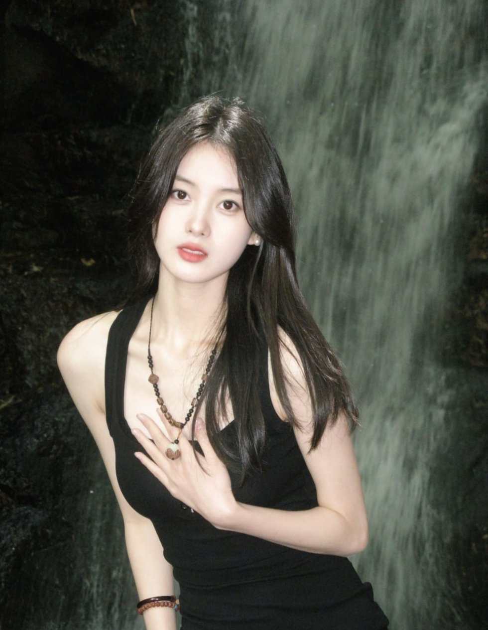 在包养圈里寻找真爱与物质的平衡：包养女大学生的情感与现实