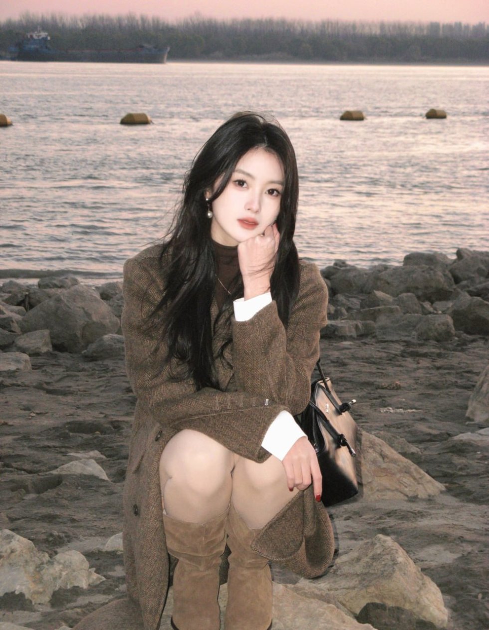 探索包养现象的市井智慧：从甜蜜协议到私密社交圈的真实生活