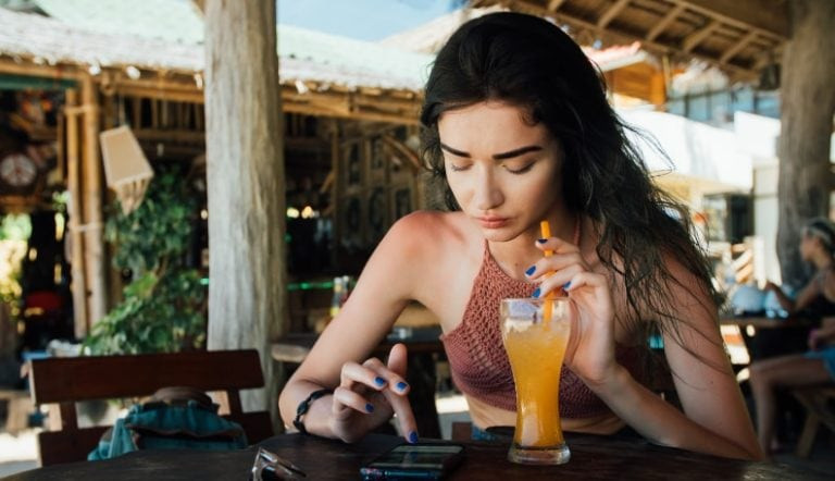 女孩发出混合信号的原因、18个表现及应对方法