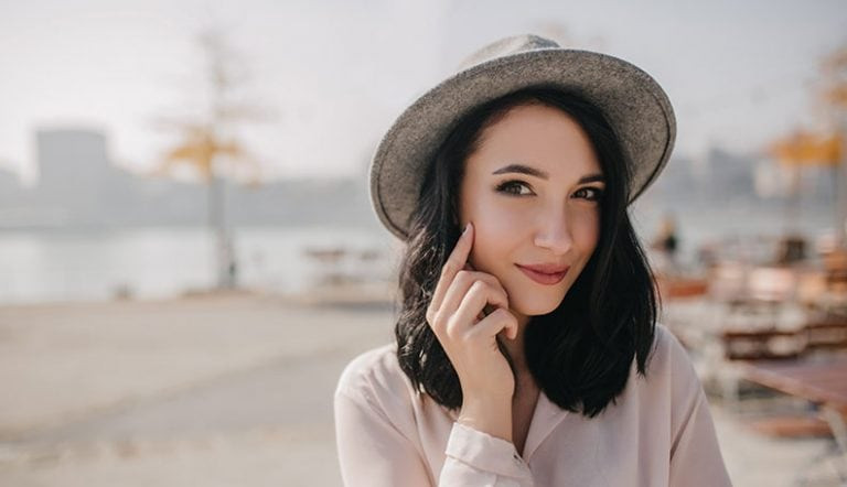 25个细微迹象表明她喜欢你却隐藏了心意